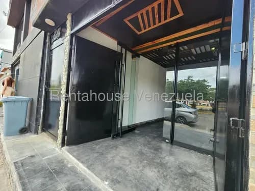 Local En Alquiler, Inm 26-20216, La Esmeralda, A Pie De Calle En La Av. Don Julio Centeno. Con Alto Flujo Vehicular Y Peatonal. Solo Clientes