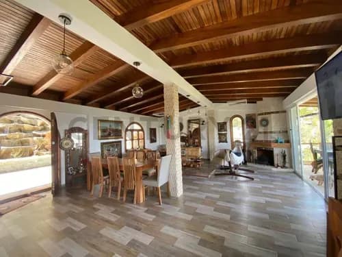 Casa En Venta, En La Urb. La Suiza. San Antonio De Los Altos