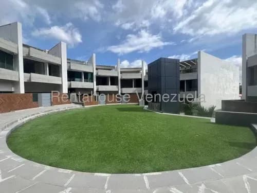 Townhouse En Venta En Sebucan, Exclusividad Y Privacidad Total, Listo Para Habitar Mls #26-20706 Bm