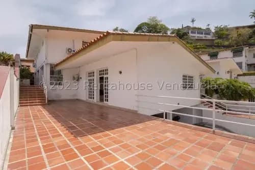 Af- Casa En Venta En Prados Del Este, Pisos De Mármol Y Parquet, Agua Constante, Ubicada En Calle Cerrada Con Vigilancia