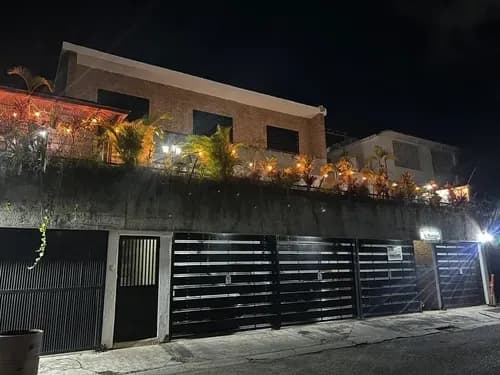 Casa En Venta En El Marques Con 2 Apartamentos Independientes