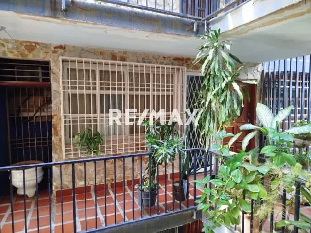 APARTAMETO EN VENTA LA ESPERANZA AVENIDA GUAJIRA MARACAIBO