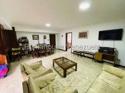 Cómodo Apartamento En Venta Con Estrategica Ubicación En La Zona Centro Maracay (piso Alto) 26-4944 Hc