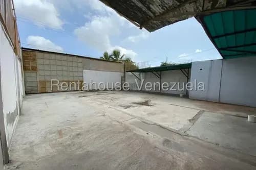 Galpon Local En Venta En Barquisimeto Zona Centro Oeste Codigo 2 6 1 1 7 7 4 Mildred Excelente Inversión Amplio Galpón Con Gran Potencial Comercial , Consta De Amplios Estacionamiento, Oficina Con Bañ
