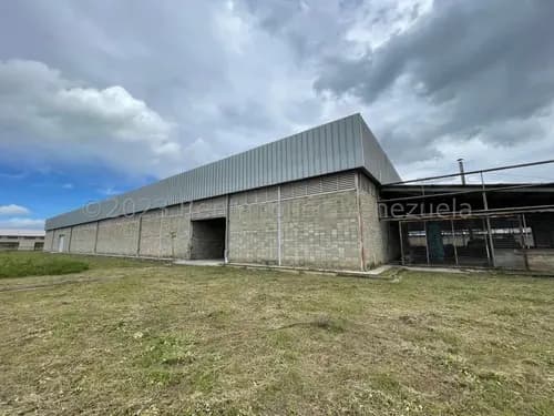 Galpón En Venta Con Terreno De 17.500 Metros En Zona Industrial Santa Cruz Oficinas Gas Directo Estef 26-12822