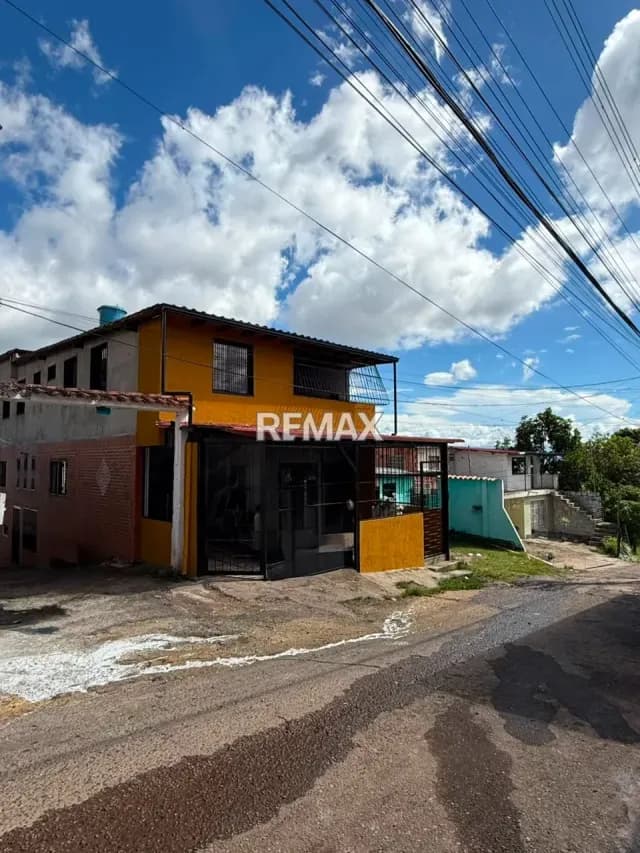 En Alquiler Habitacion estudiantiles para Damas en Cueva del Oso, Calle Agua Linda con Calle el Trébol.