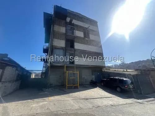 Gran Galpón Con Áreas De Oficina En Alquiler. Urb. El Llanito.