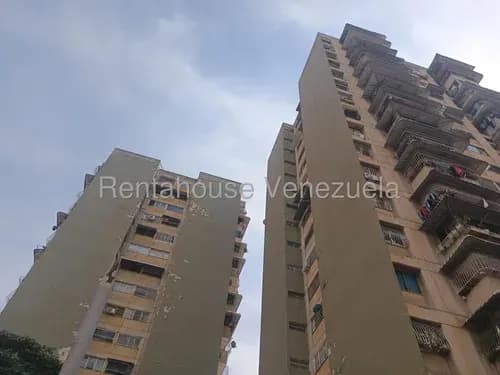 Apartamento En Venta, San Juan. Amplio Y Fresco, Excelente Iluminación, Cercano A Múltiples Comercios En Quinta Crespo, Av. Baralt, San Martín.17025.