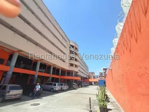 Local Comercial De 54 Mts2, Ubicado En Planta Baja De C.c. Concurrido De Naguanagua. Amplio, Iluminado, Con Punto De Aga, Toma De Gas, Piso De Granito, Santa Maria Manual-electrica, U Baño, Un Puesto
