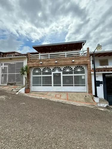 Amplia Y Hermosa Casa En La Rotaria. Ia