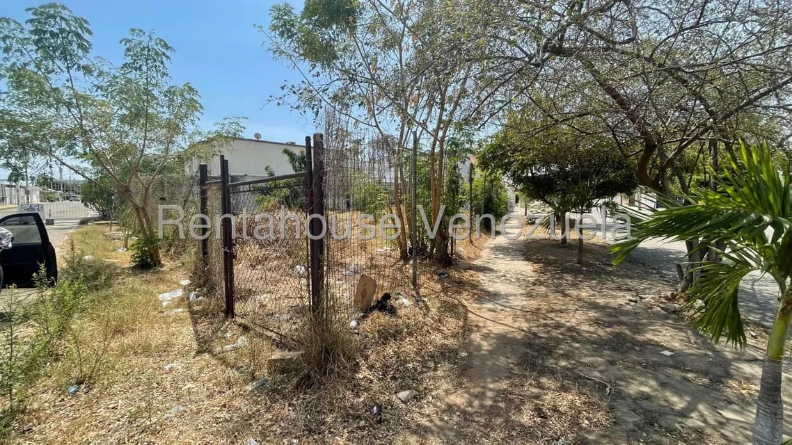Terreno (Comercial) en Venta en La Trinidad, Zulia