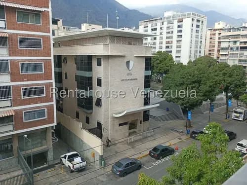 Descubre Este Amplio Apartamento En Venta De 110,83m2 En La Zona De Los Palos Grandes. Carlos Manuel Mollejas. Mls#26-17083.