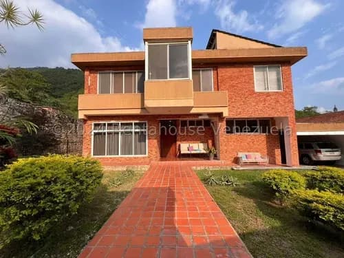 Hermosa Casa En Venta En Lomas De Palmarito Maracay Clima De Montaña Hermoso Diseño Estef 26-19322