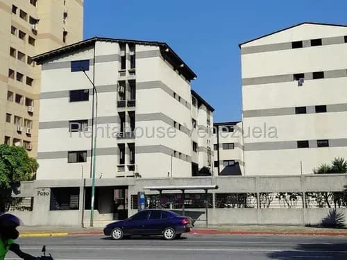Apartamentos En Venta En El Este De Barquisimeto Con Tanque E Inversor De 3000w #26-13436 Nd