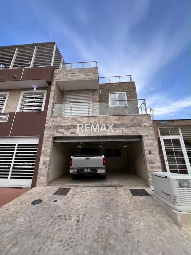 Hermoso Townhouse en Las Naciones