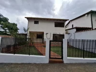 Hermosa Casa en Venta 146mts2 Urb Las Guamas Los Teques
