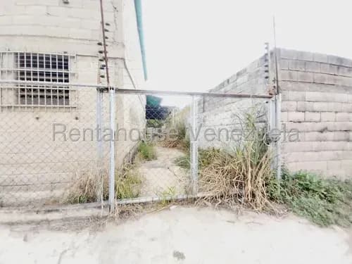 En Alquiler Un Amplio Galpón Comercial Ubicado En Yagua Guacara (#25-14843) Ideal Para Empresas De Diversas Actividades Comerciales E Industriales Como Logística, Almacenamiento O Producción.