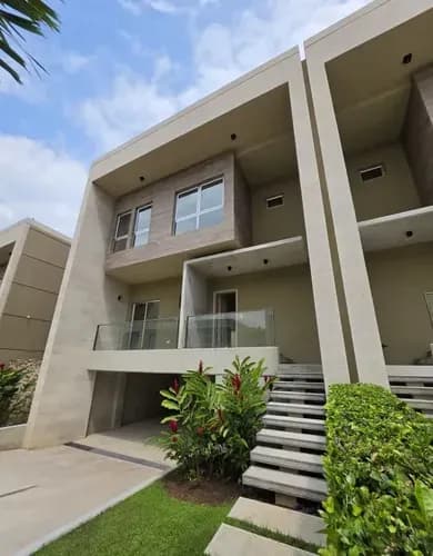 Townhouse En Venta Ubicado En Cumbres De Guataparo, Valencia, Edo. Carabobo.