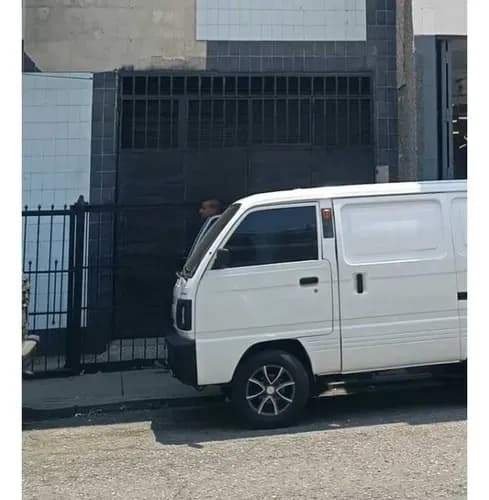Alquilo Local Comercial 127m2 El Cementerio 1937