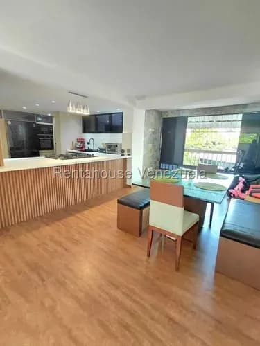 Abella 2616632 Apartamento Remodelado Ubicado En Una Residencia Que No Falta El Servicio De Agua, Cuenta Con Salón De Fiesta, Jardines Y Su Puesto De Estacionamiento Techado.