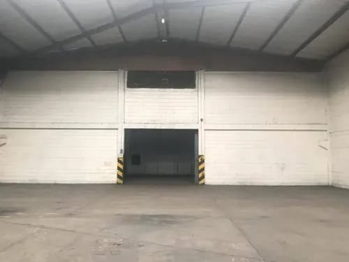 C-5911. Alexora Alquila Excelente Galpon Empresarial Ubicado En La Zona Industrial Norte De Valencia. (4 Ofi. 6 Bañ. 10 Est.)