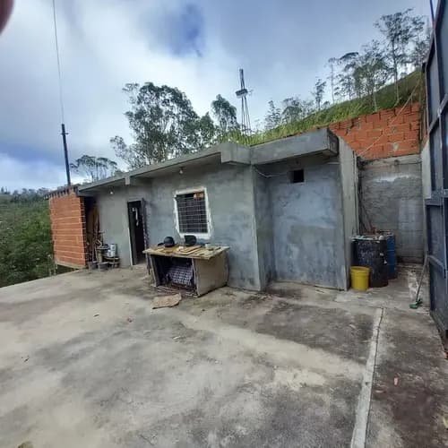 Casa Con Muy Buena Vista En Urb, Colinas De Carrizal.