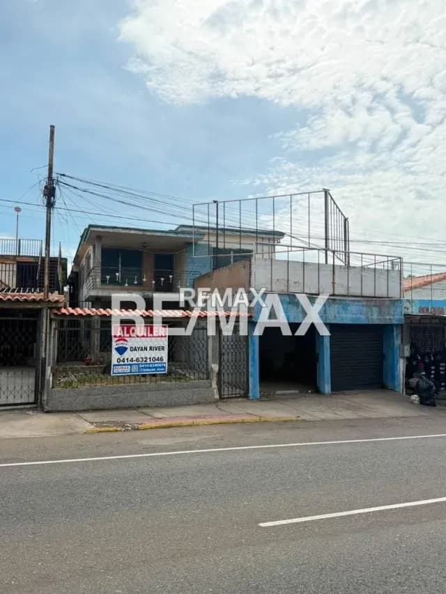 Casa Comercial en Alquiler Av. La Limpia