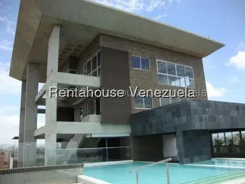 // Maria Elena Oropeza // Alquila Exclusivo/ Moderno Y De Alto Nivel / Conectado Planta Electrica Apartamento 145 M2/ Impresionan Terraza Alberga Una Espectacular Piscina / Zona Este, Lara#26-11947**