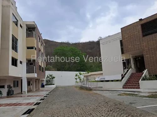 Townhouse En Venta Hermoso Concepto Abierto Akmg El Rincon Naguanagua 26-18095