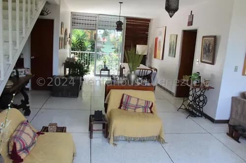 Casa En Venta En Los Palos Grandes Posee Anexo, Terraza Y Jardín Ng 26-19646 Yg