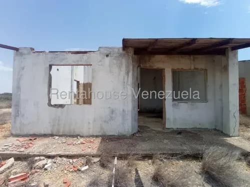 Bienhechuria Con Terreno En Venta Enurbanismo De Puerta Maraven, Punto Fijo # 26-19081