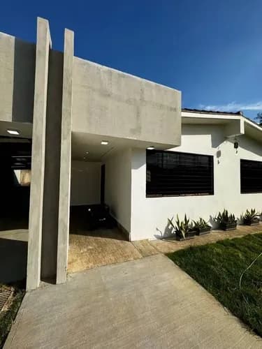 Karla Lh Vende Casa En Venta De Una Sola Planta Colinas De Guataparo