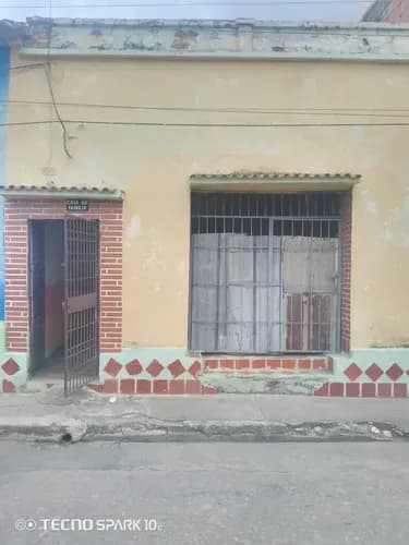 Anny Cuevas Y Manuel Sarabia Inziturealtors Venden Casa En Avenida Diaz Moreno Centro De Valencia Estado Carabobo
