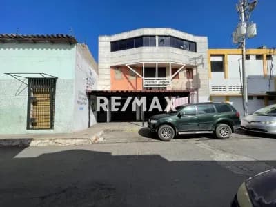 Se ofrece en alquiler local en pleno centro de Cumaná