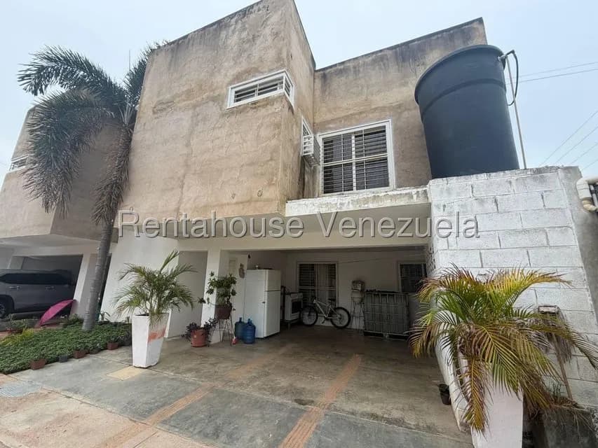 Townhouse (1 Nivel) en Venta en Avenida Intercomunal, Zulia