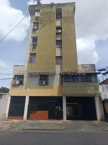 Dennymar, Ofrece En Alquiler, Bello Apartamento, En El Centro De Barquisimeto, Con 3 Habitaciones, 2 Baños, En Optimas Condiciones, B6a20643.