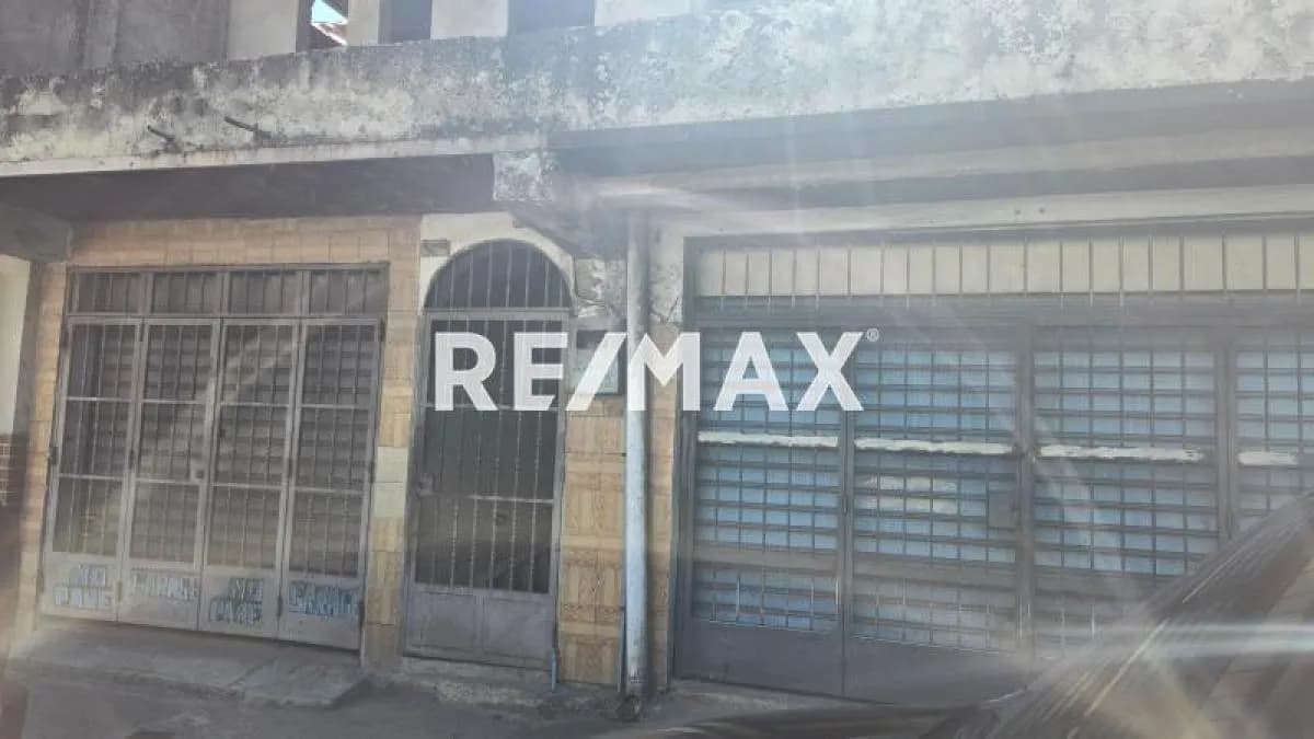 Venta de Casa Residencial en Zona Altamente Comercial Av. Lisandro Alvarado