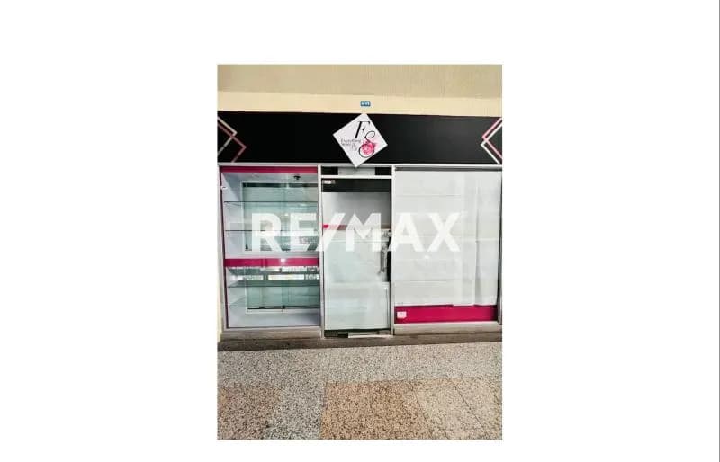 EN VENTA LOCAL COMERCIAL EN EL CENTRO COMERCIAL BUENAVENTURA DE ARAURE