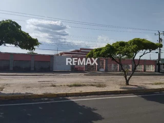 CASA QUINTA EN VENTA LA CANADA DE URDANETA
