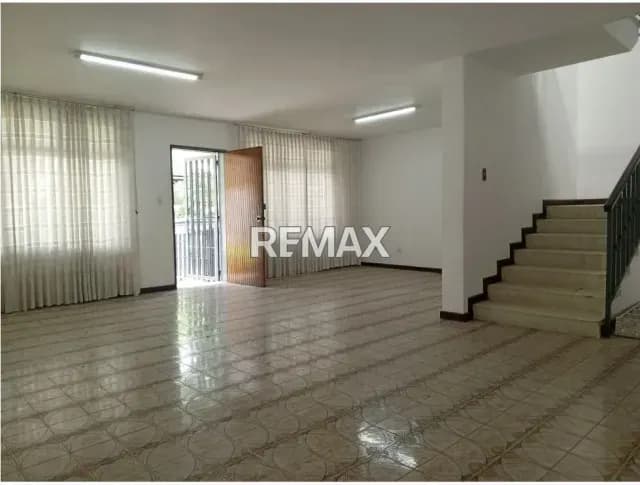 EN ALQUILER CASA - LA TRINIDAD