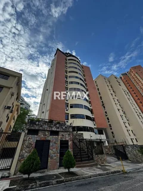 Se vende apartamento en la urb. el Bosque. Conjunto cerrado con vigilancia 247 Edificio Bosque encantado.