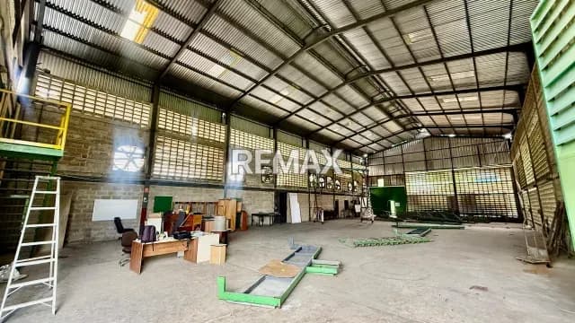 Venta Galpón : Zona industrial El Recreo - Flor Amarillo