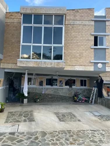 Jl Camila, Vende Casa Exclusiva Con Acabados Modernos Y Lujo, Ubicada En Colinas De Guataparo