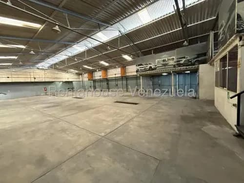 Naudy Escalona & Maribel Morillo Asesores Inmobiliarios De Rentahouse Venden Espectacular Galpón En Zona Centro De Barquisimeto 26-15622 Lara
