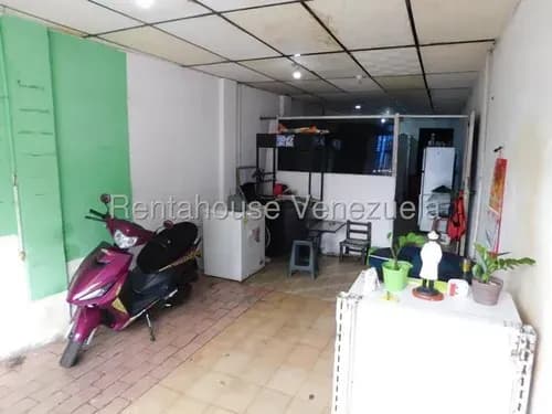 María Valera Vende Amplia Casa Comercial En Centro De Barquisimeto, A Pie De Calle, Ideal Para Cualquier Actividad Económica.