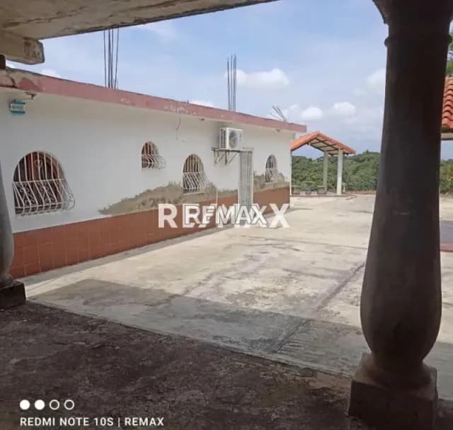 VENDO CASA GRANJA EN AVENIDA TEREPAIMA ( agua viva)