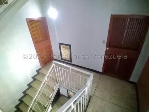 Venta Edificio Comercial Y Residencial De 173 M2 Con Locales Y 4 Apartamentos En Plena Avenida Vargas Barquisimeto Asesora Mehilyn Perez