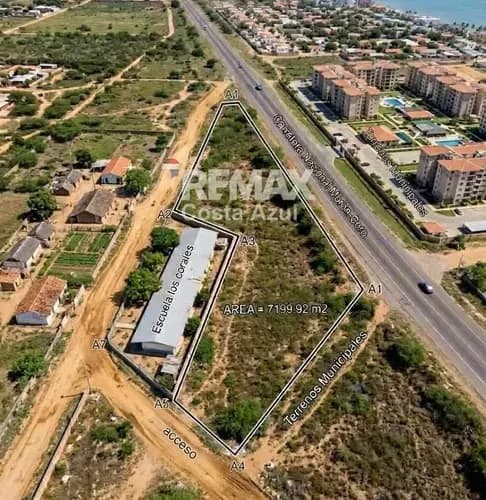 En Venta Terreno De 7.199 Metros Cuadrados A Orilla De La Carretera Nacional Morón Coro, En Área Residencial