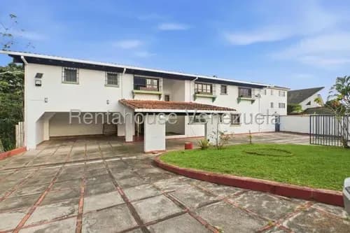 En Venta Majestuosa Parcela Con Casa Para Remodelar En La Lagunita Country Club. Cod. 26-20978. Ls
