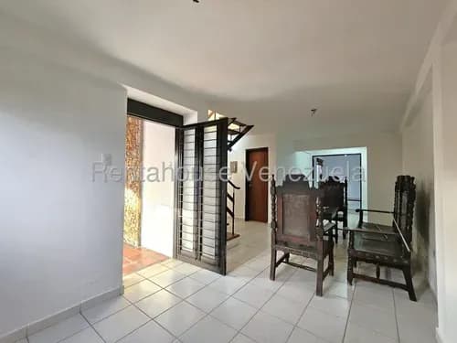 Raíza Suárez Vende 2 6 1 1 1 7 2 Estupendo Townhouse Con 4 Habitaciones, 4 Baños, Tanque Subterráneo, Caney, Ubicado En Cabudare